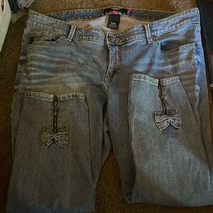 Torrid zip bow capris